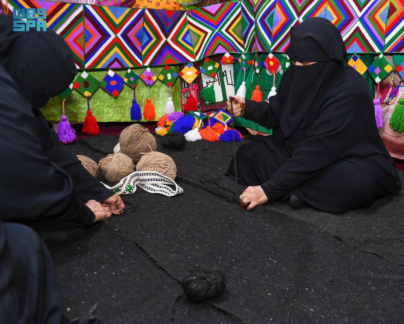 Saudi women weave legacy of traditional goat hair tents
