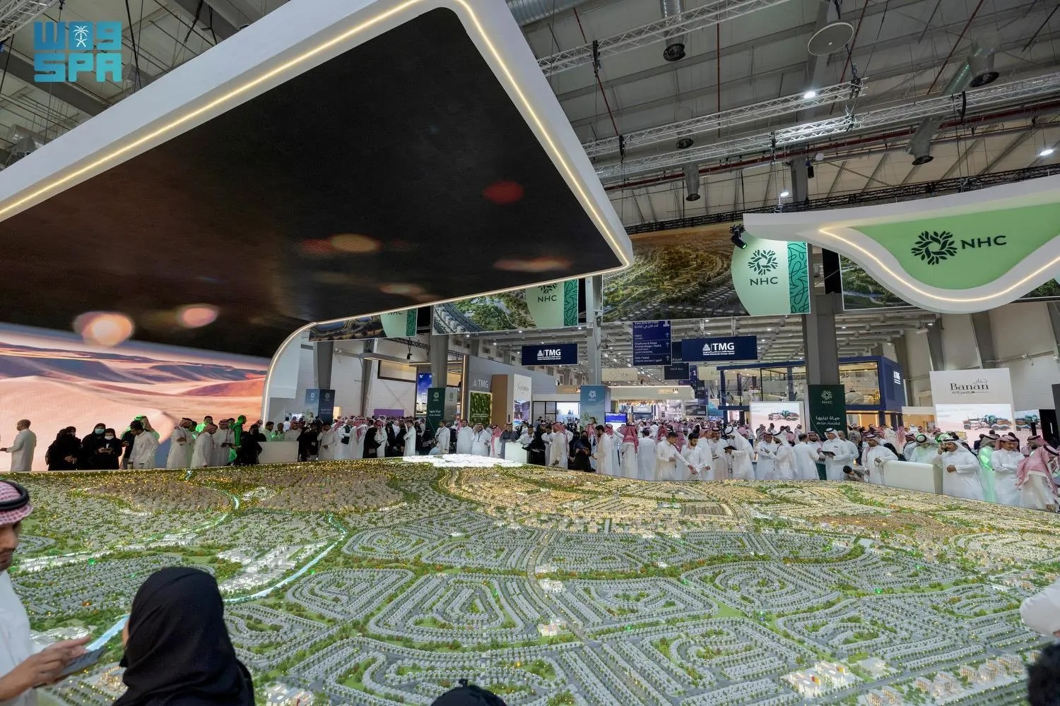 The company’s expansive booth highlighted its latest real estate projects, showcasing cutting-edge architectural designs, smart housing solutions, and advanced technologies aimed at enhancing market regulation. SPA