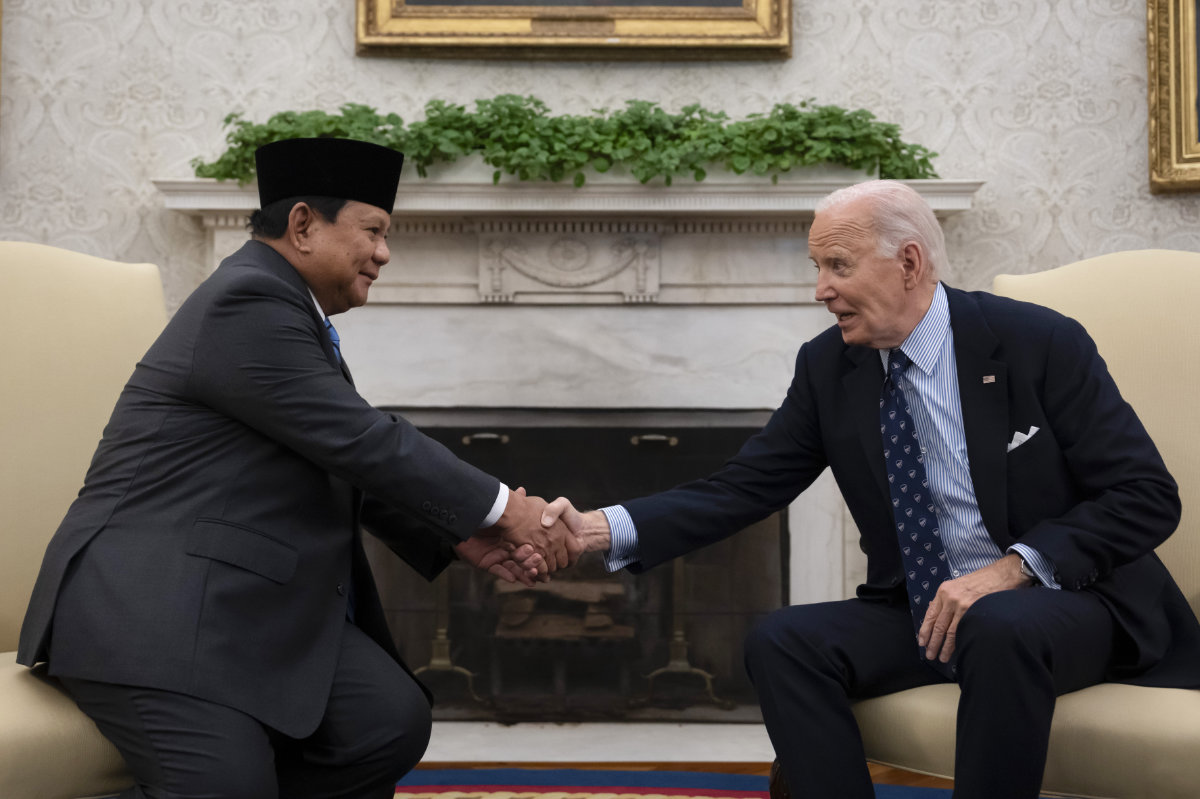 Indonesia's President Prabowo Subianto, left, meeting with US President Joe Biden at the White House in Washington on Nov. 12, 2024. (AP)