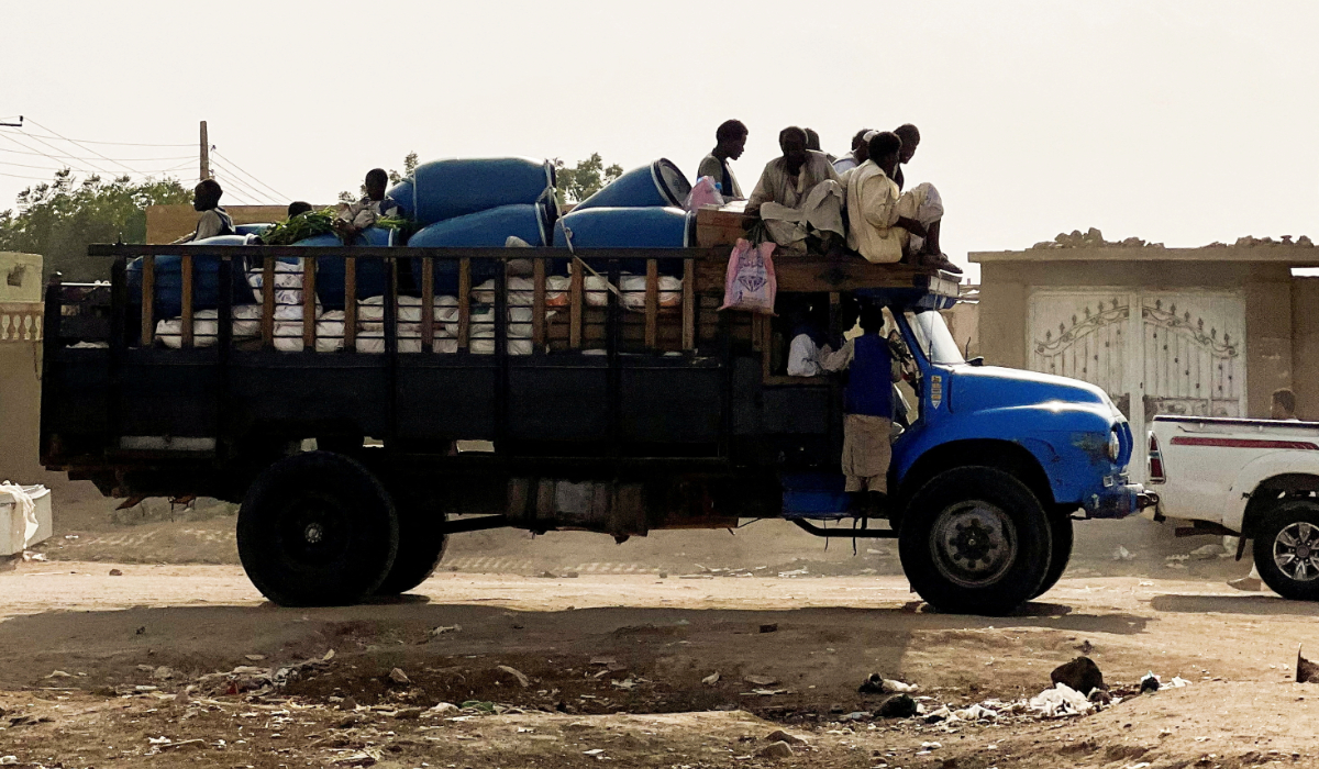 Families flee RSF advances in Sudan's El Gezira state, on Sennar Road in the city of al-Dinder, Sennar state, Sudan, July 18, 2024. (REUTERS)