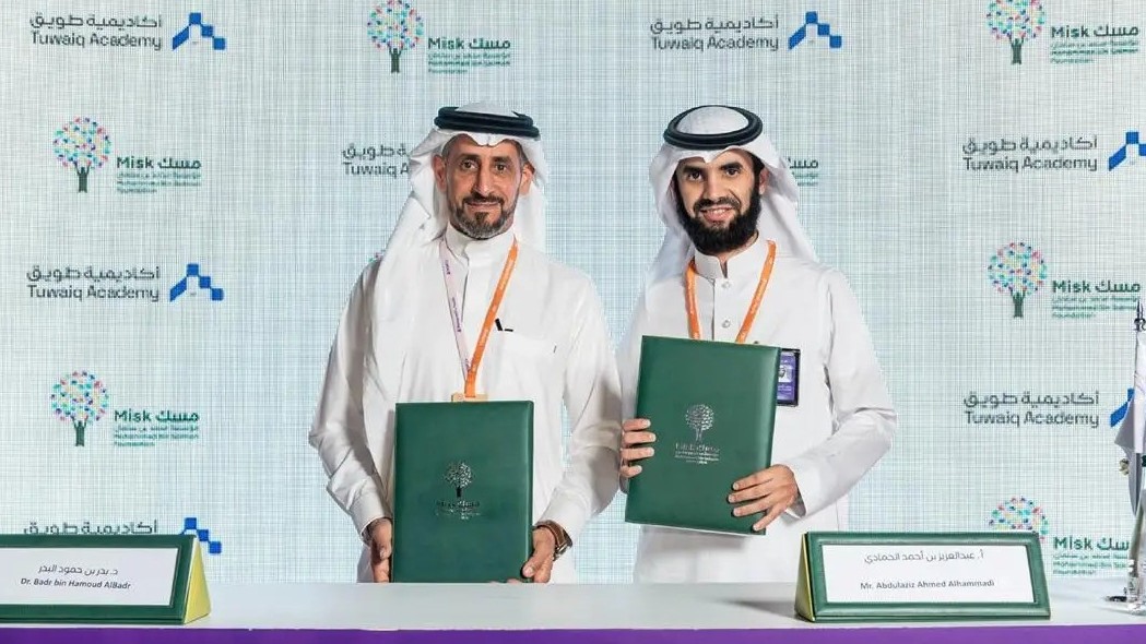 CEO of Misk Foundation Badr Al-Badr and CEO of Tuwaiq Academy Abdulaziz Al-Hammadi following the launch of their organizations’ partnership in Riyadh, Nov. 20, 2024 (SPA)