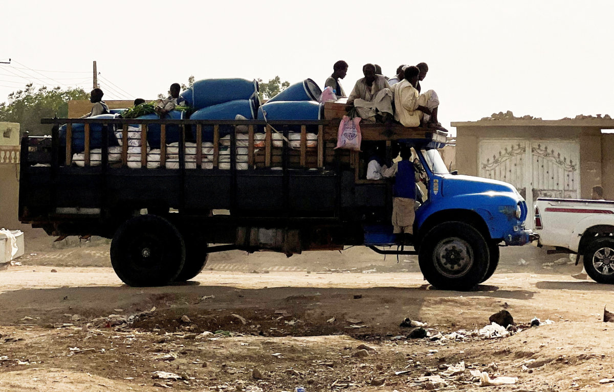 Families flee RSF advances in Sudan's Al Jazira state, on Sennar Road in the city of al-Dinder, Sennar state, Sudan, July 18, 2024. (REUTERS/File Photo)