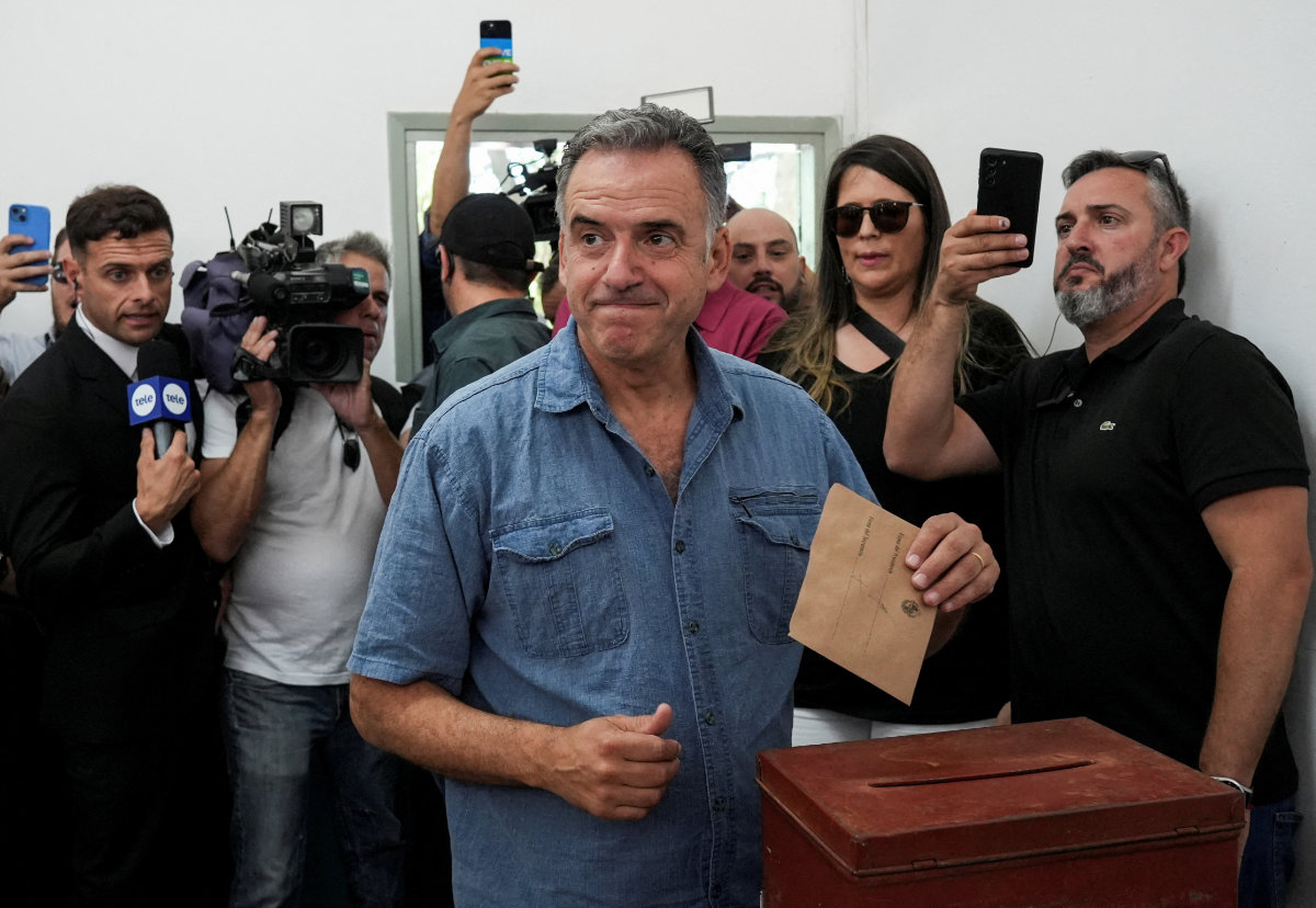 Yamandu Orsi, center-left presidential candidate, votes for a presidential election run-off between him and the candidate of the ruling conservative coalition Alvaro Delgado at a polling station in Canelones, Uruguay, on Nov. 24, 2024. (REUTERS)