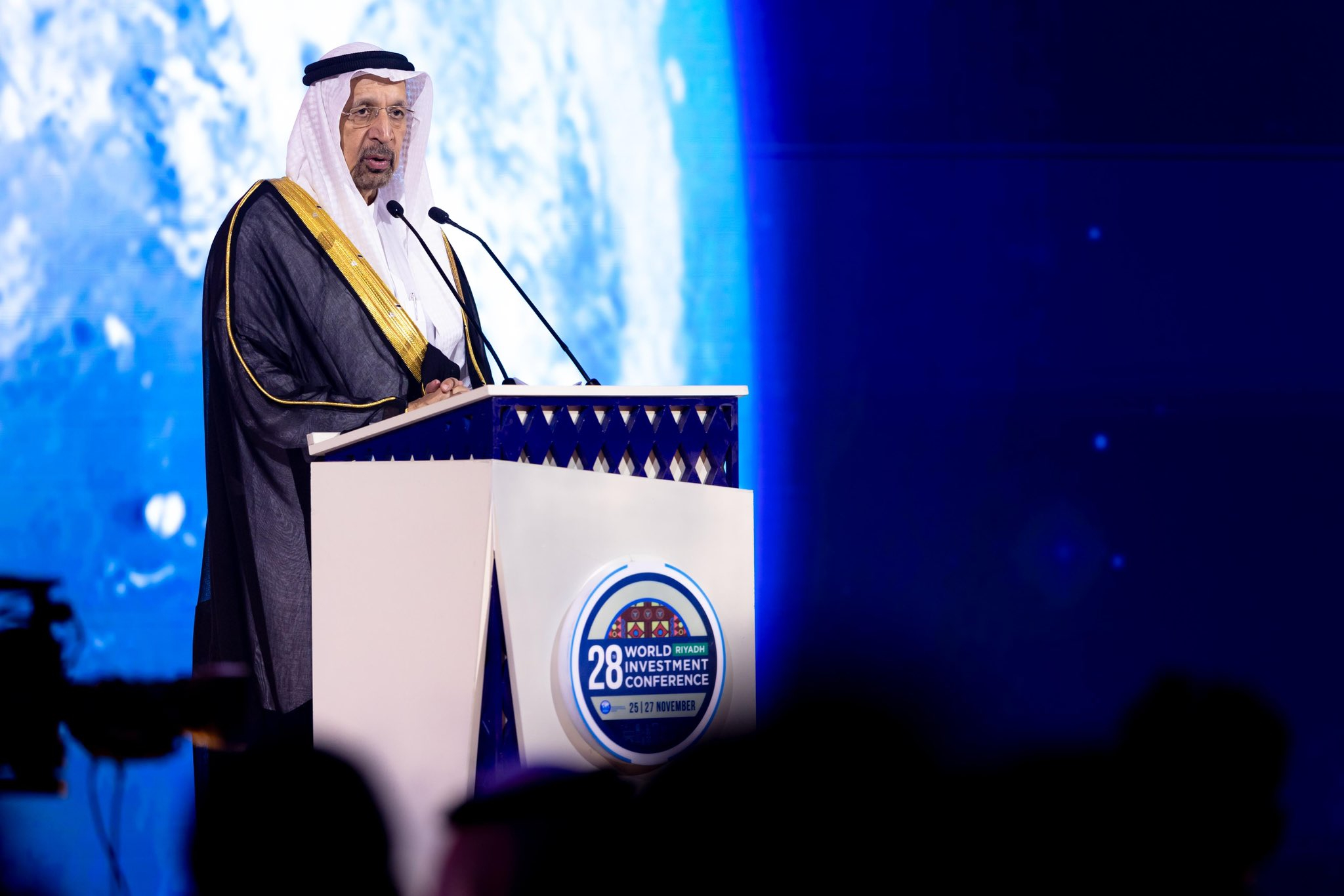 Saudi Investment Minister Khalid Al-Falih emphasized that while globalization is ongoing, it is evolving into a new phase characterized by regionalization and the clustering of supply chains.