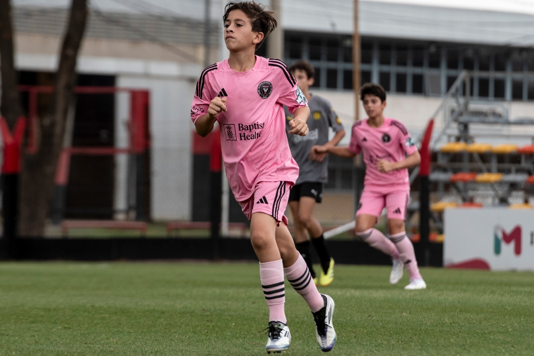 Lionel's Messi' son,Thiago of Inter Miami, plays in a soccer match against Penarol during the Newell's Cup in Rosario, Argentina, Tuesday. (AP)
