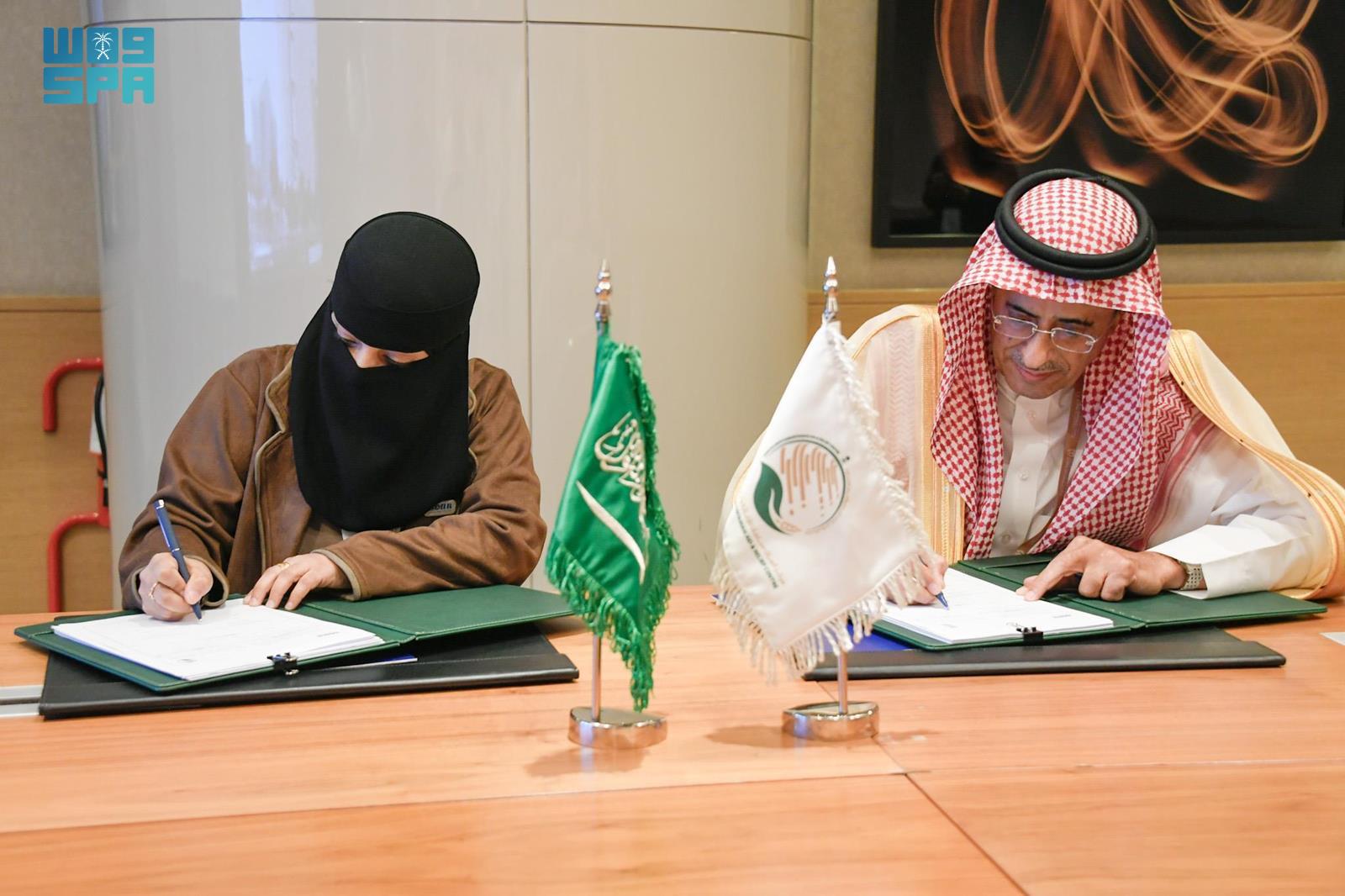 The Saudi aid agency KSrelief signed a cooperation agreement with a civil society organization to implement the third phase of the Back to School project in Yemen. (SPA)