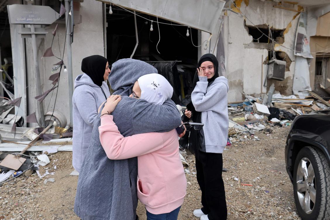 Displaced residents greet each other as they make their way back to their homes south of Lebanon after a ceasefire between Israel and Hezbollah took effect, on Nov. 27, 2024. (AFP)