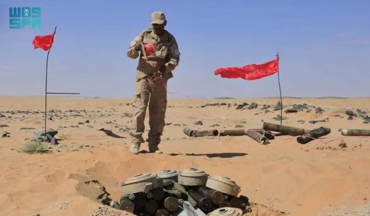 The Masam Project, an initiative launched by the Saudi aid agency KSrelief, successfully dismantled 840 mines across various regions of Yemen during the third week of November, including 29 anti-personnel mines, 129 anti-tank mines, and 682 unexploded ordnances. (SPA)