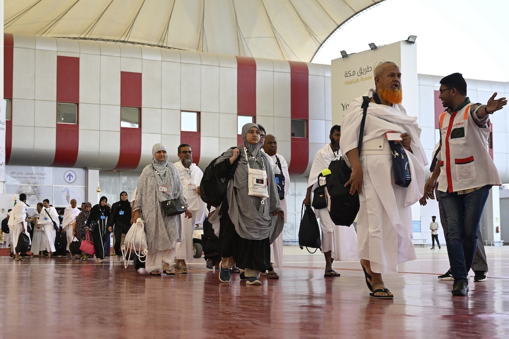 Bangladeshi pilgrims arrive at King Abdul Aziz International Airport in Jeddah, ahead of the Hajj pilgrimage in Makkah, on May 10, 2024. (AFP)