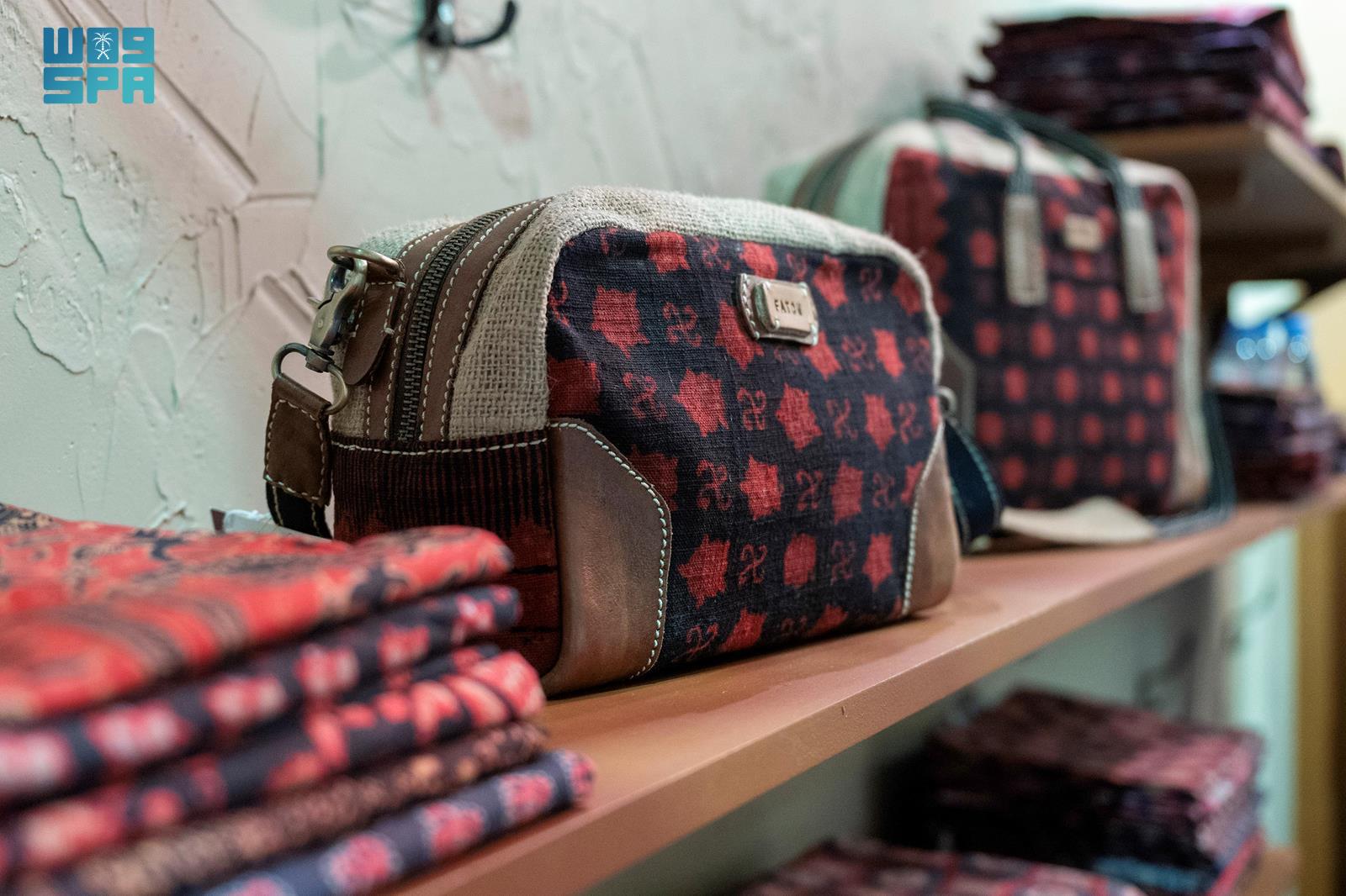 Indonesian artisans creatively blended traditional batik techniques with motifs inspired by different regions of the Kingdom. (SPA)