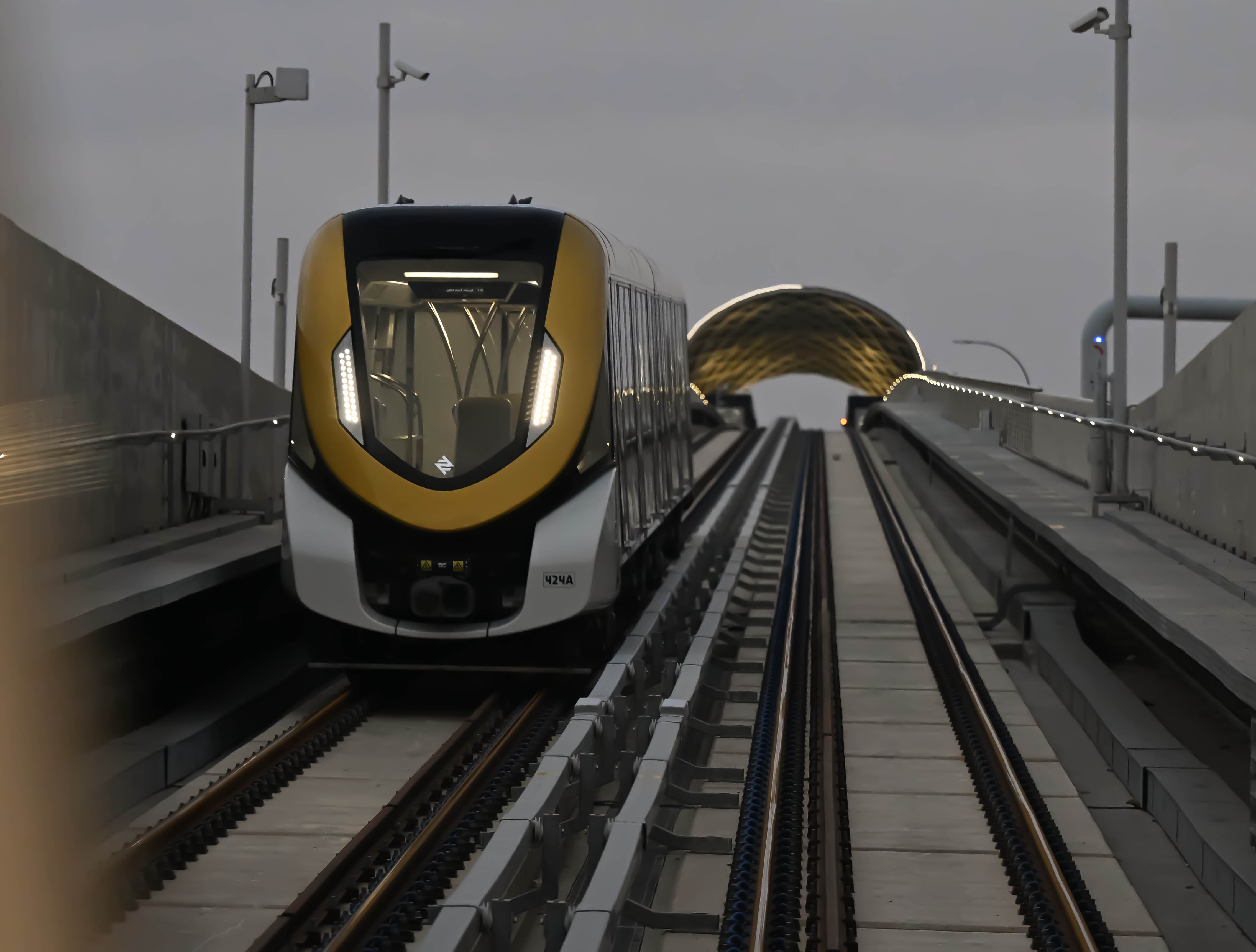 A large group of media professionals boarded a Metro departing from the KAFD station toward King Khalid International Airport as part of an introductory tour organized by the Royal Commission for Riyadh City for journalists on Friday. (AN Photo/Basheer Saleh)