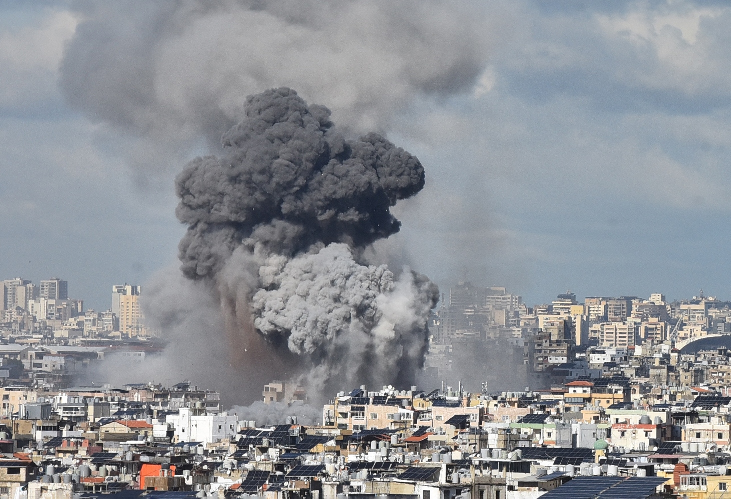 Smoke billows above Beirut’s southern suburbs following an Israeli airstrike. November 26, 2024 (File/AFP)