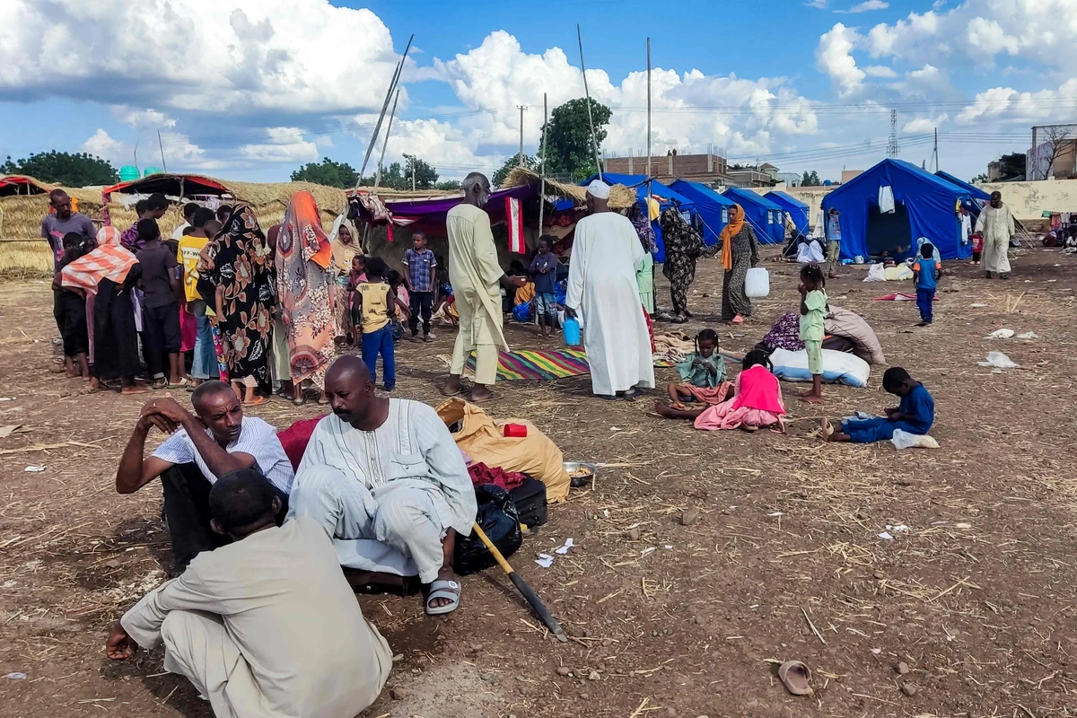 Sudanese people fleeing the Jazirah district arrive at a camp for the displaced in the eastern city of Gedaref on Oct. 31, 2024. (AFP)