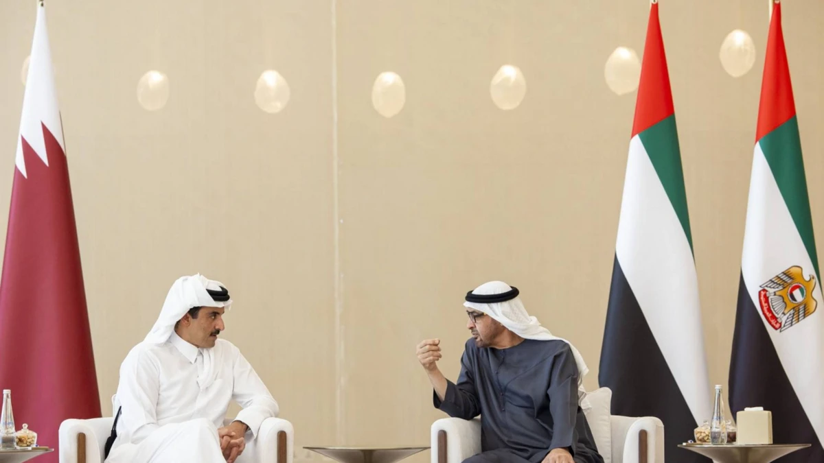 File photo shows UAE President Sheikh Mohamed bin Zayed Al Nahyan and Qatari Emir Sheikh Tamim bin Hamad Al -Thani during a meeting in Abu Dhabi. (Source: UAE Presidency)