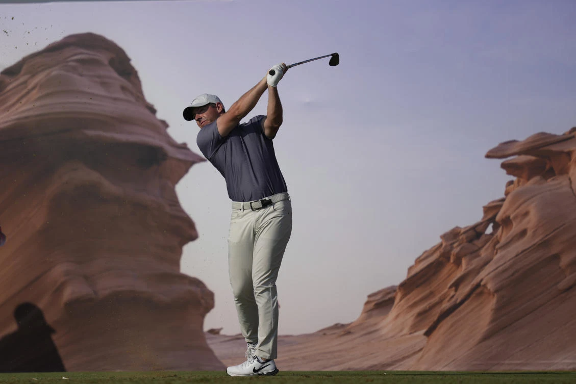 Waring holds one-shot Abu Dhabi lead as McIlroy struggles