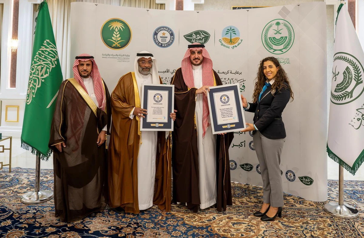 Two certificates were presented by Guinness World Records representative Kenzi Al-Dafrawi to Mazen Badawood, CEO of the Al-Jouf Agricultural Development Co.(SPA)
