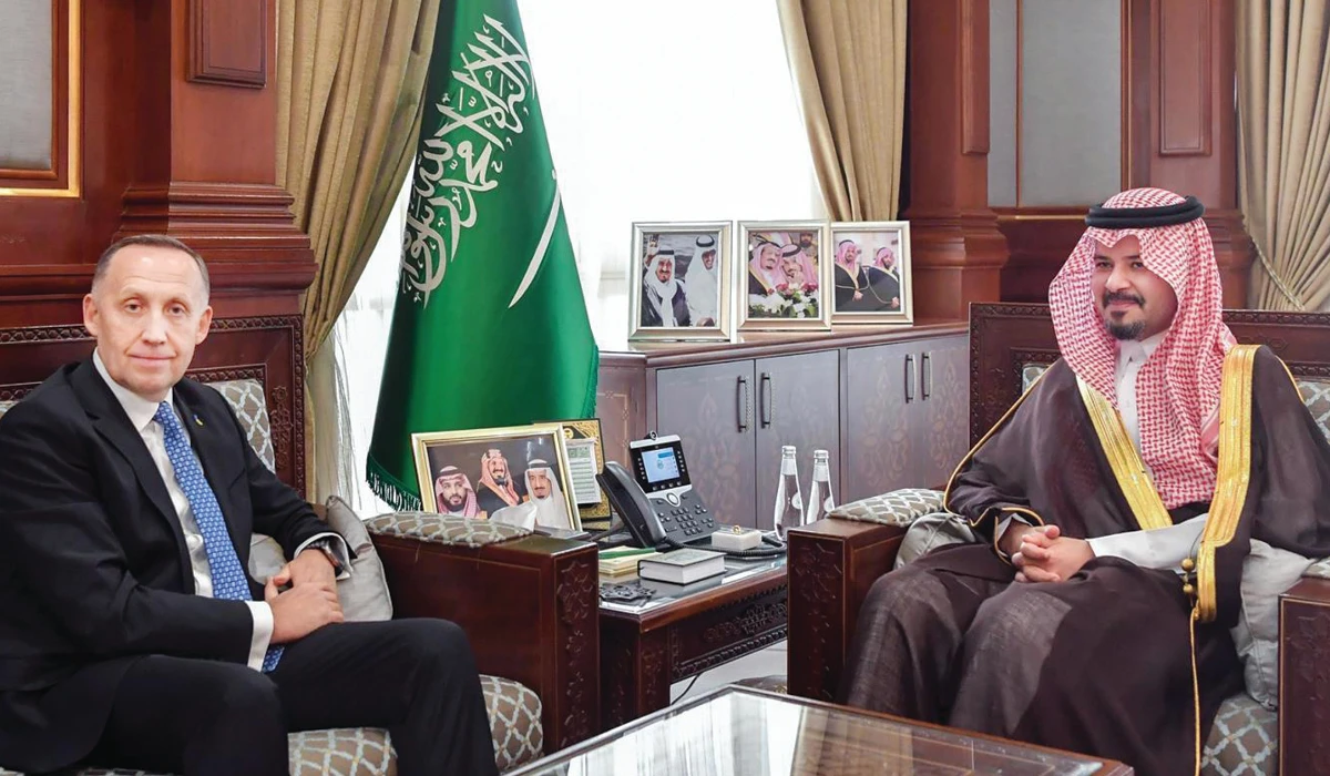 Prince Salman bin Sultan holds talks with Anatolii Petrenko in Madinah. (Supplied)