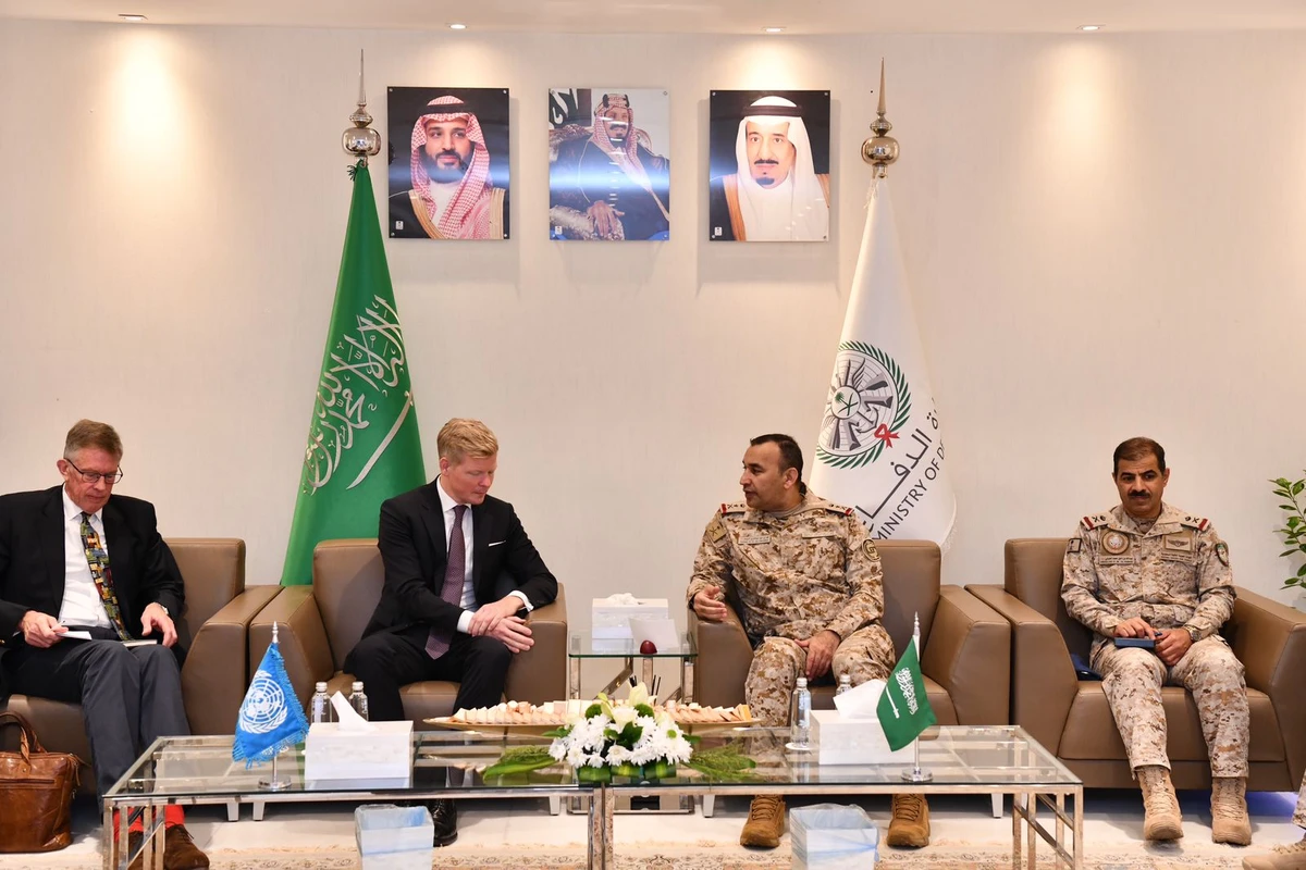 Saudi Arabia’s Commander of the Joint Forces, Lt. Gen. Fahd bin Hamad Al-Salman, met on Tuesday with the UN Secretary-General’s Special Envoy for Yemen, Hans Grundberg. (SPA)