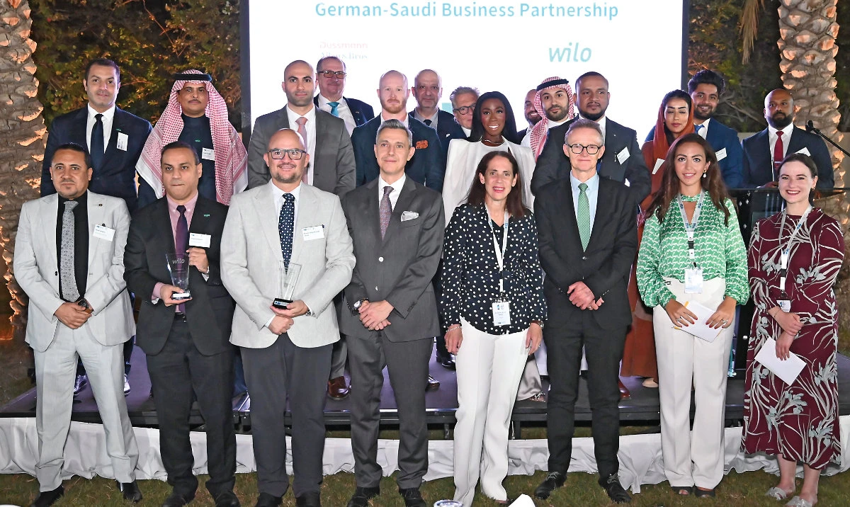 Leaders from 30 companies and institutions were awarded during the event.