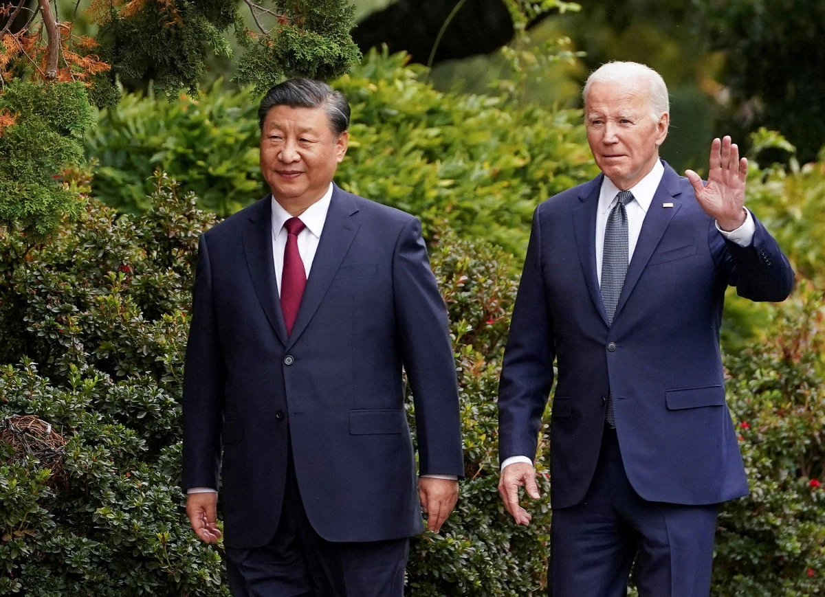 US President Joe Biden and Chinese President Xi Jinping walk at the Filoli estate on the sidelines of the APEC summit in Woodside, California, on Nov. 15, 2023. (REUTERS)