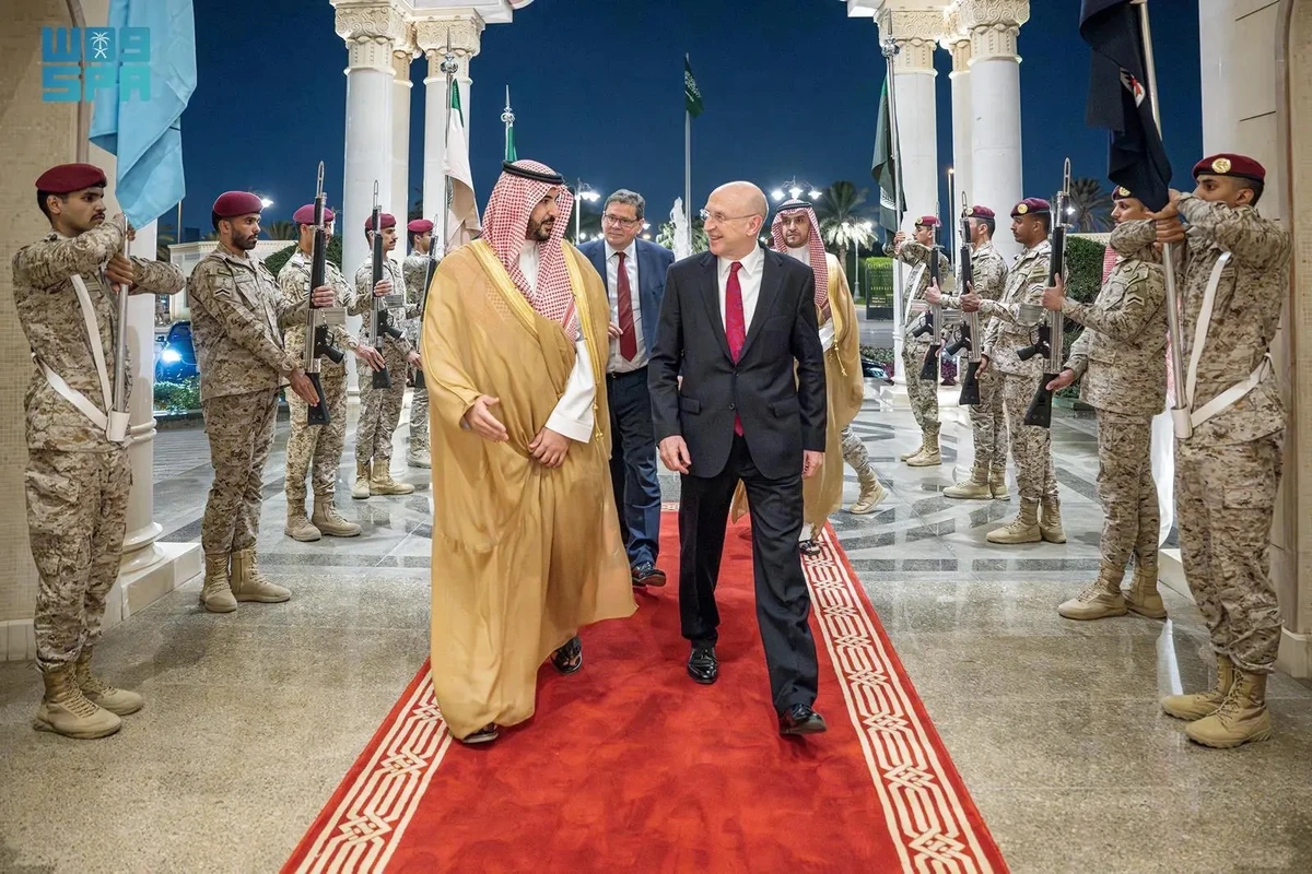 During their meeting in Riyadh, Prince Khalid bin Salman and John Healey discussed the “Saudi-British strategic partnership. (SPA)