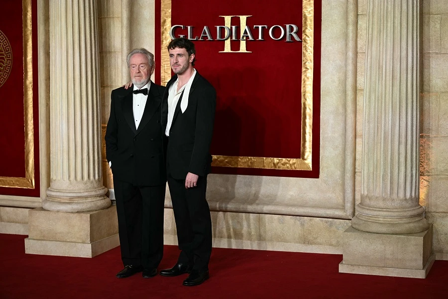 Irish actor Paul Mescal (R) poses with British director Ridley Scott on the red carpet upon arrival for the Royal film performance and World premiere of the film "Gladiator II" at the Odeon Lux, in Leicester Square, central London, on November 13, 2024. (AFP)
