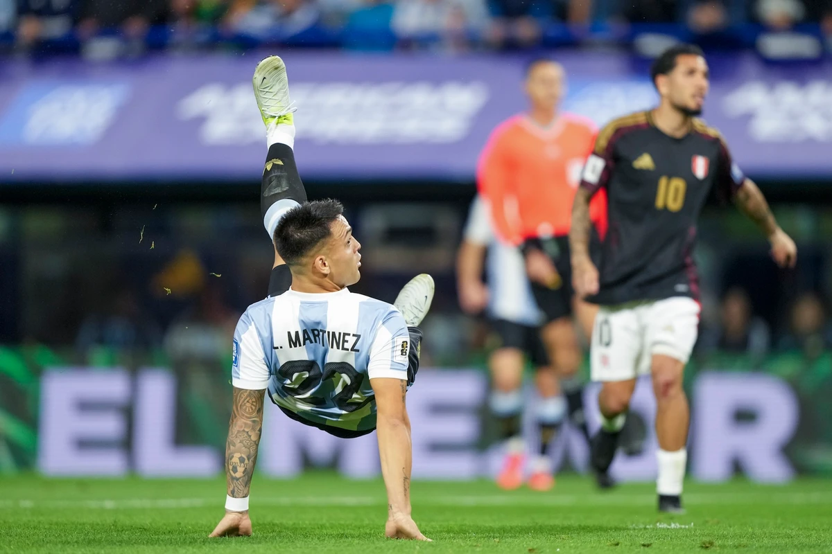 Argentina's Lautaro Martinez scores his side's goal against Peru during a FIFA World Cup 2026 qualifying soccer match at La Bombonera stadium in Buenos Aires, Argentina Tuesday. (AP)