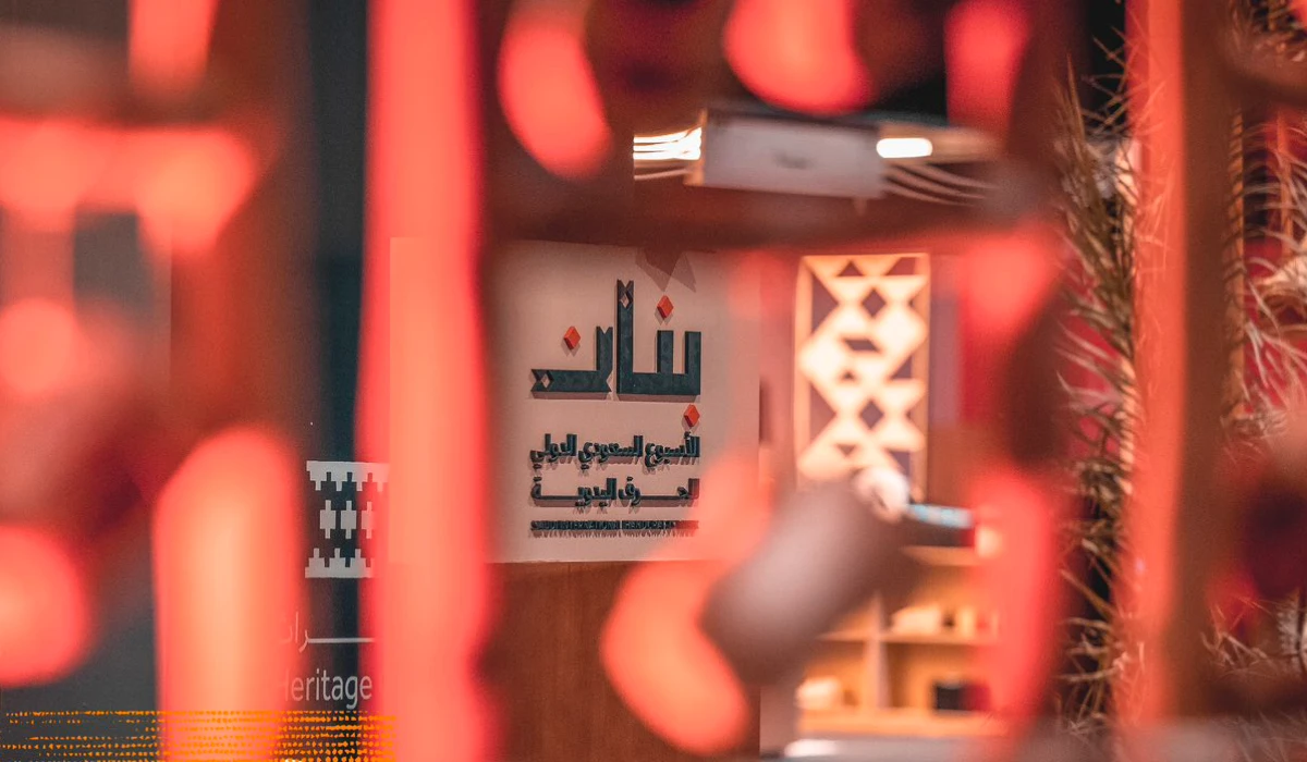 The exhibition brings together more than 500 local and international artisans from over 20 countries. (X @saudiartisanal)