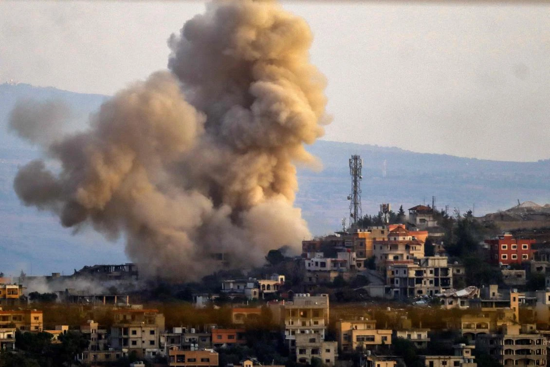 Smoke rises following explosions in the southern Lebanese village of Khiam near the border on Nov. 21, 2024, amid the ongoing war between Israel and Hezbollah. (AFP)