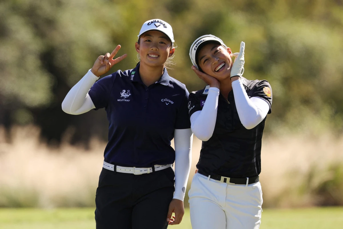Ruoning Yin of China and Jeeno Thitikul of Thailand pose on the third hole during the third round of the CME Group Tour Championship 2024 at Tiburon Golf Club on Nov. 23, 2024 in Naples, Florida. (AFP)