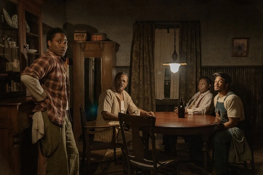 (L to R) John David Washington, Samuel L. Jackson, Michael Potts and Ray Fisher in The Piano Lesson. (Netflix)