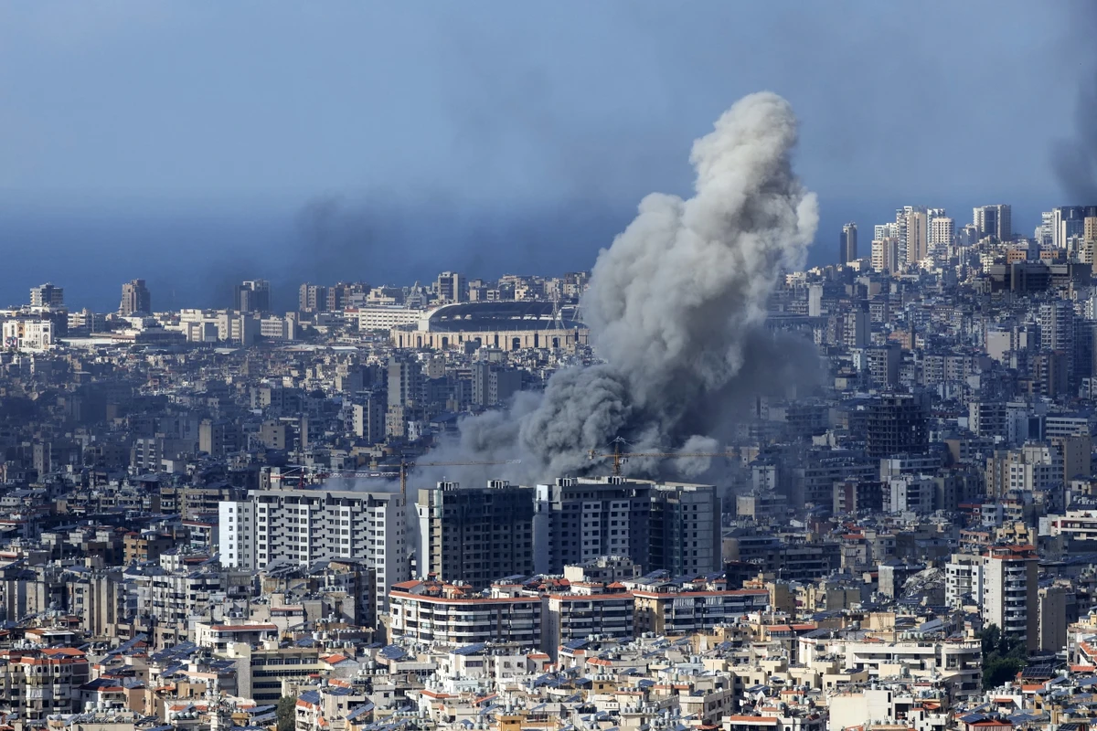 Smoke rises from the site of an Israeli airstrike in Beirut’s southern suburbs. November, 21, 2024 (File/AFP)