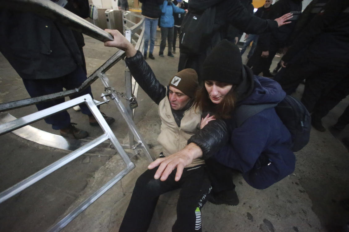 Over 40 people hospitalized in Georgia during protests over the suspension of EU talks