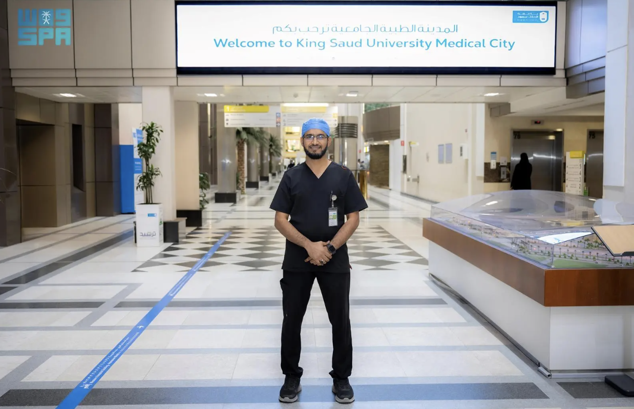 King Saud University announced on Thursday that two of its team have secured a US patent for a novel material designed to inhibit bone bleeding and combat microbial infections. (SPA)