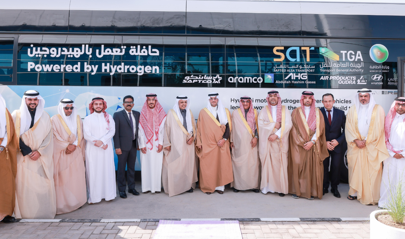 Al-Ahsa Gov. Prince Saud bin Talal bin Badr inaugurated on Thursday the Kingdom’s first hydrogen-powered bus. (SPA)