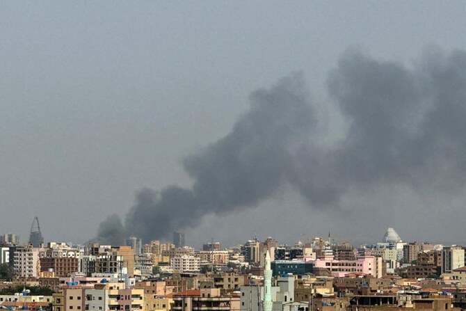 A Sudanese military air strike on a north Khartoum mosque killed seven civilians on Friday, pro-democracy lawyers said, in a toll also confirmed by an activists' committee. (AFP/File)