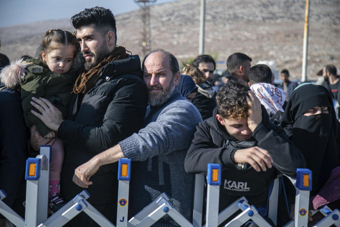 Syrians wait to cross into Syria from Turkiye at the Cilvegozu border gate, near the town of Antakya, southern Turkiye, Monday, Dec. 9, 2024. (AP)