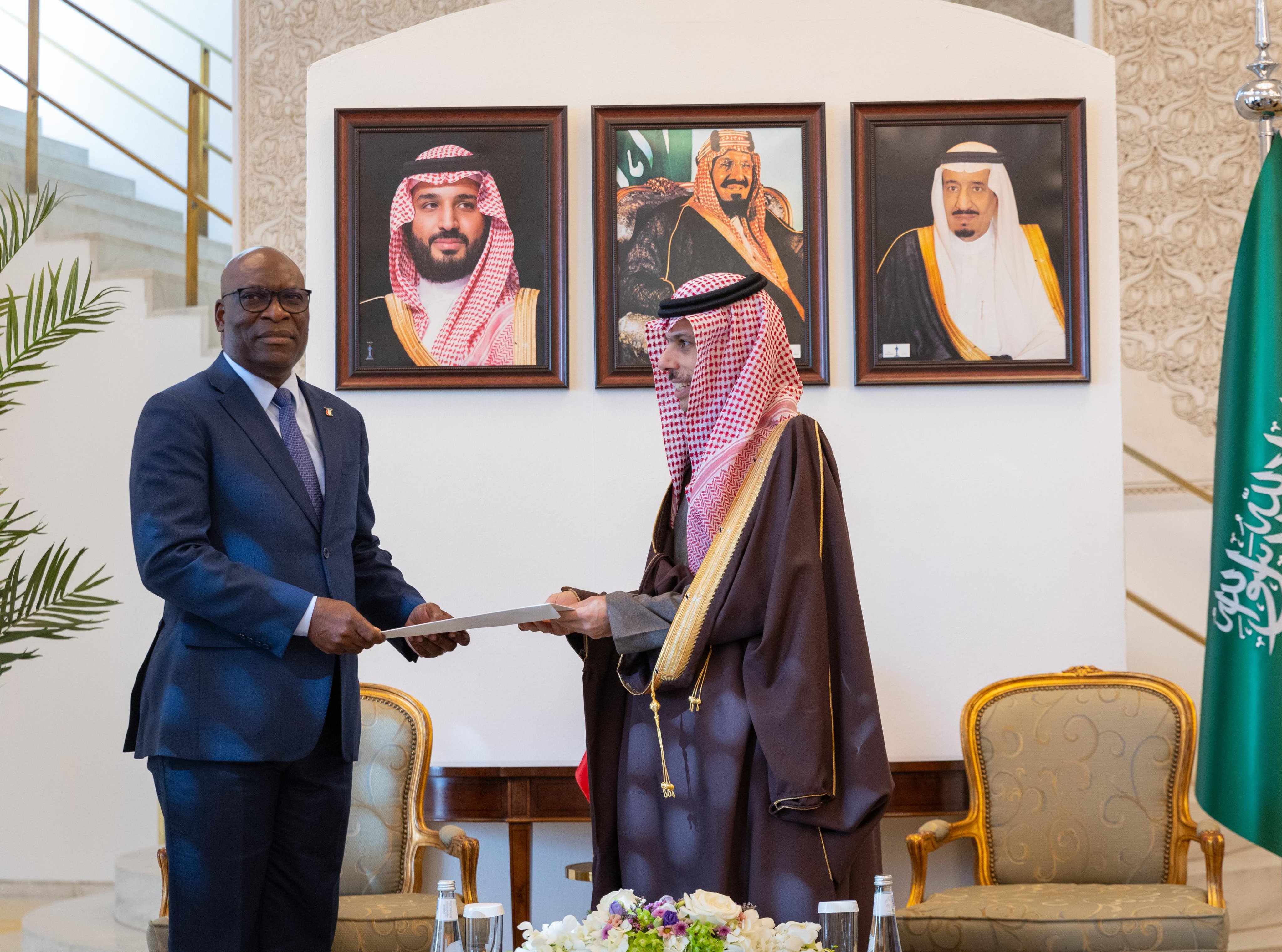 The message from President Teodoro Obiang Nguema Mbasogo to King Salman is received by the Kingdom’s Foreign Minister Prince Faisal bin Farhan in Riyadh on Monday. (SPA)