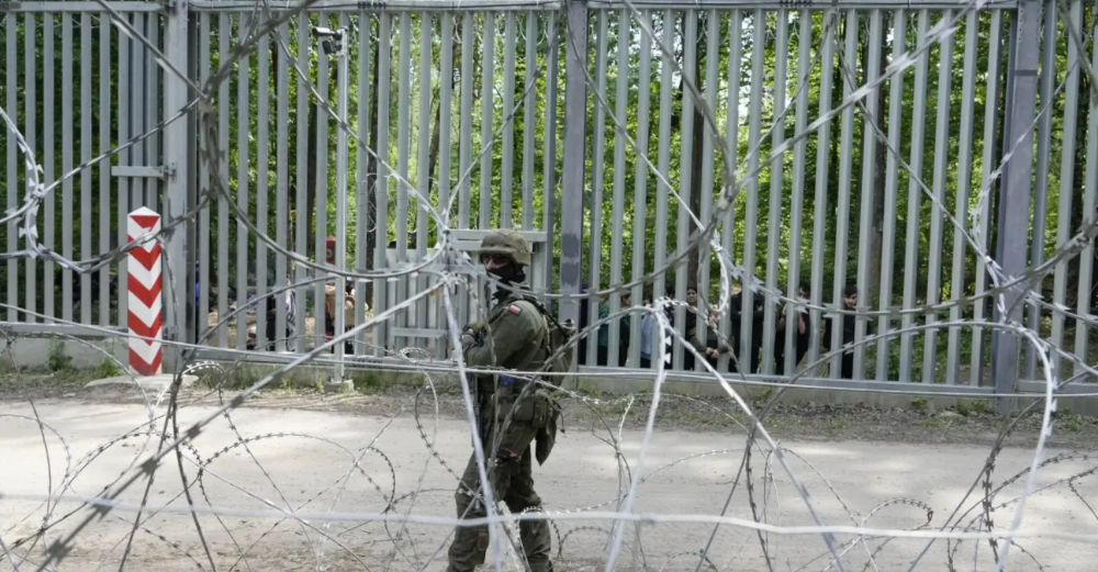 Polish border officials violently pushing back asylum seekers: HRW