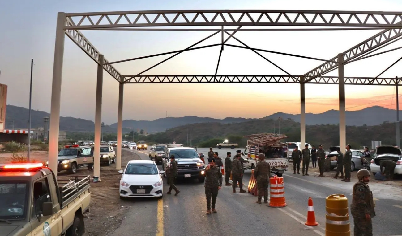Man arrested in Saudi Arabia’s Jazan for transporting 9 illegals