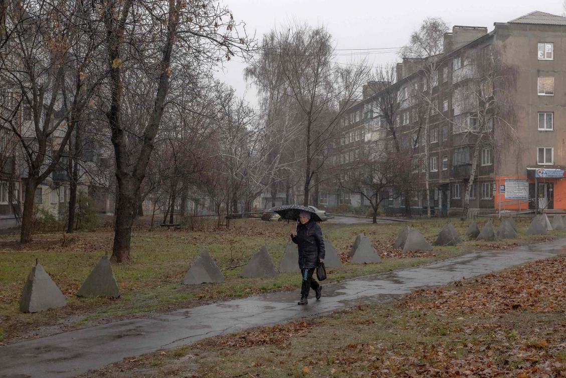 Squeezing the Ukrainian military’s access to the road network in Pokrovsk would make it harder for Kyiv’s troops to hold pockets of territory either side of the area, which could allow Russia to consolidate and advance the front line. (AFP)