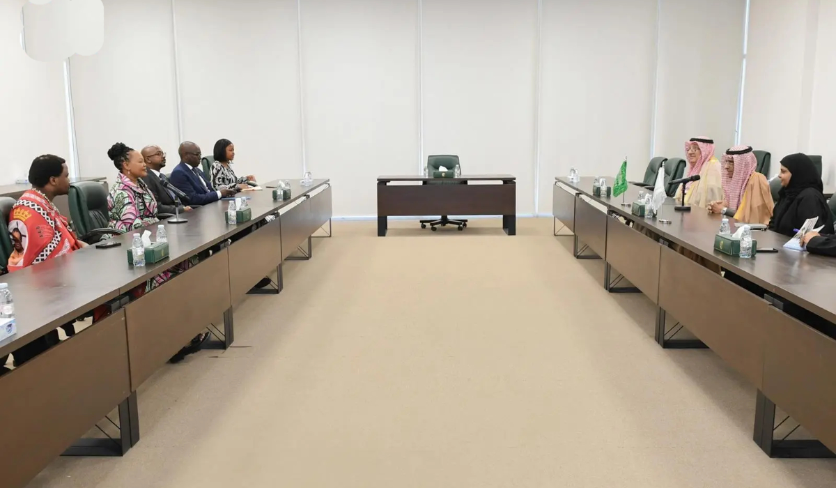 Ahmed Al-Baiz meets with Eswatini Pholile Shakantu and accompanied delegation in Riyadh. (SPA)