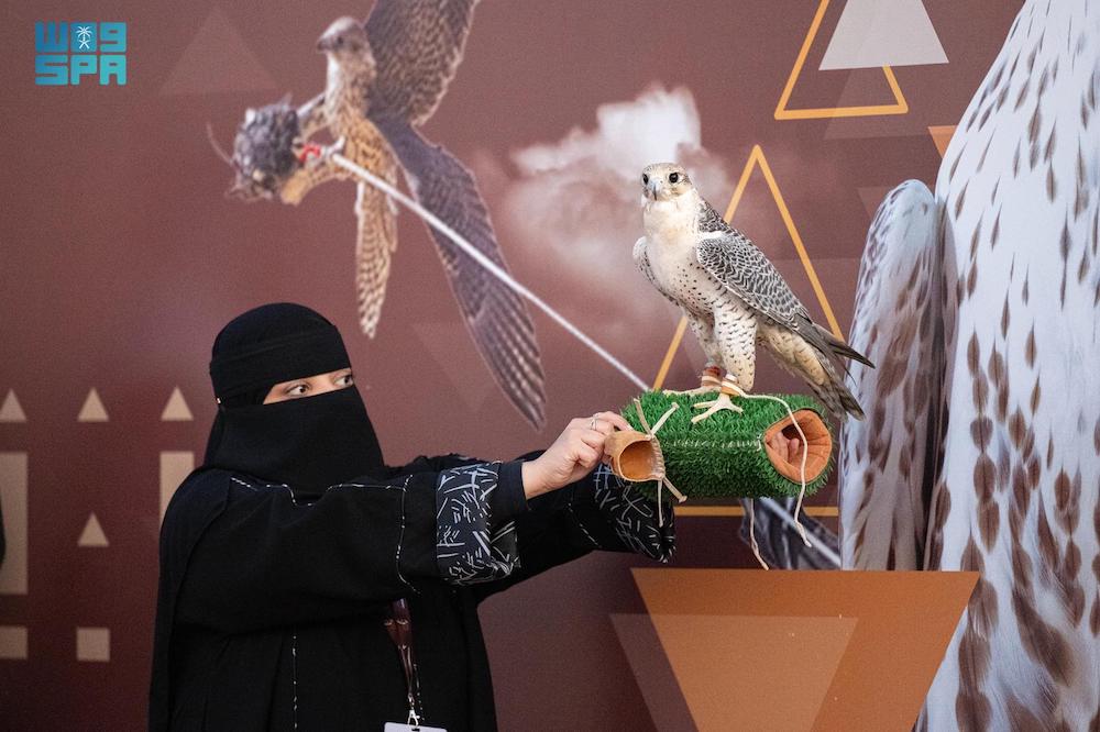 Saudi women shine at Riyadh falconry festival