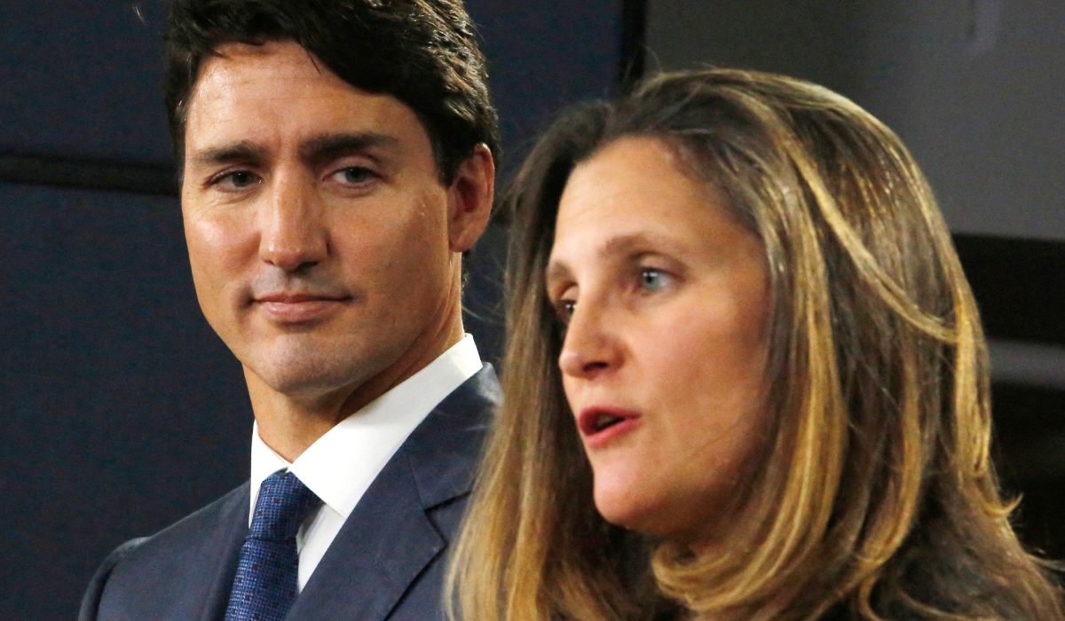 Canada's Prime Minister Justin Trudeau (L) and Minister of Foreign Affairs Chrystia Freeland (R) speak at a press conference to announce the new trade pact with Canada, the United States, and Mexico in Ottawa, October 1, 2018. (AFP)