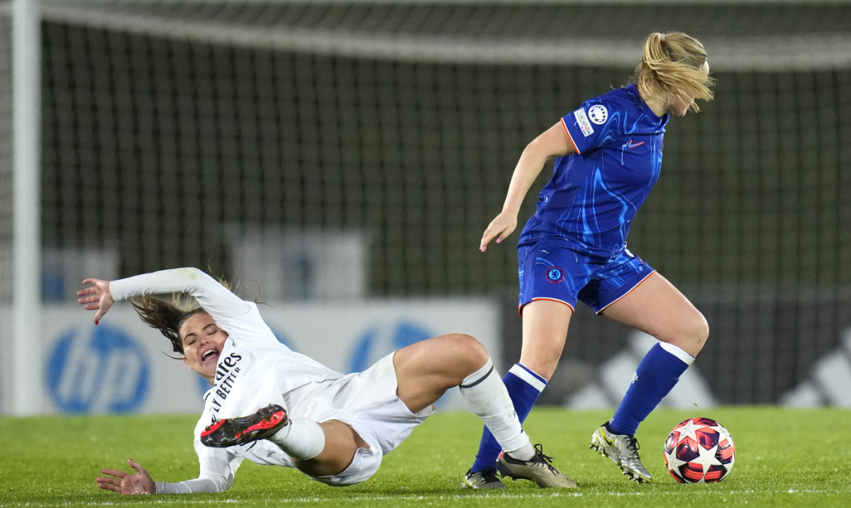Chelsea's Erin Cuthbert, right, and Real Madrid's Signe Bruun fight for the ball during the women's Champions League, group B soccer match between Real Madrid and Chelsea at the Alfredo Di Stefano stadium in Madrid, Spain, Tuesday, Dec. 17, 2024. (AP)
