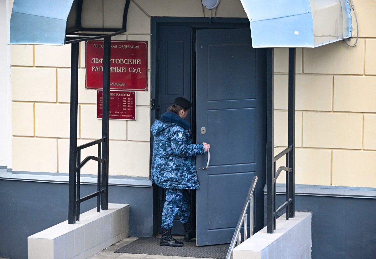 File photo of a court bailiff enters the building of the Lefortovsky district court (AFP)