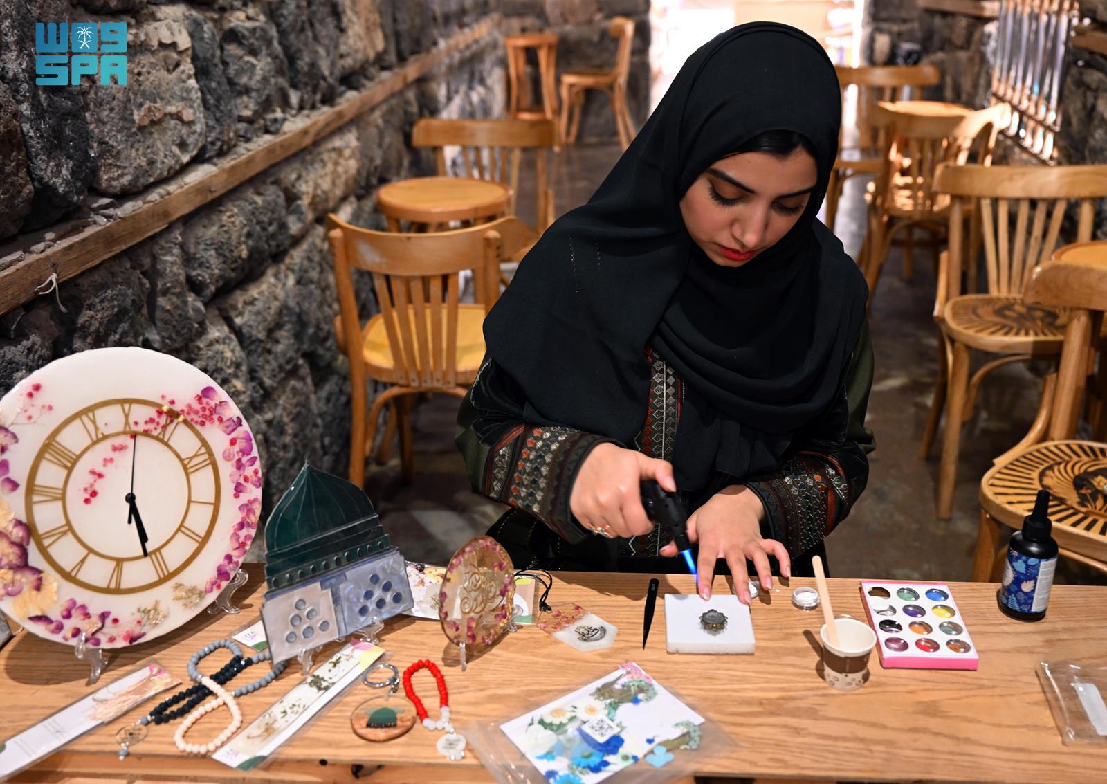 Saudi artist crafts Madinah’s culture in resin
