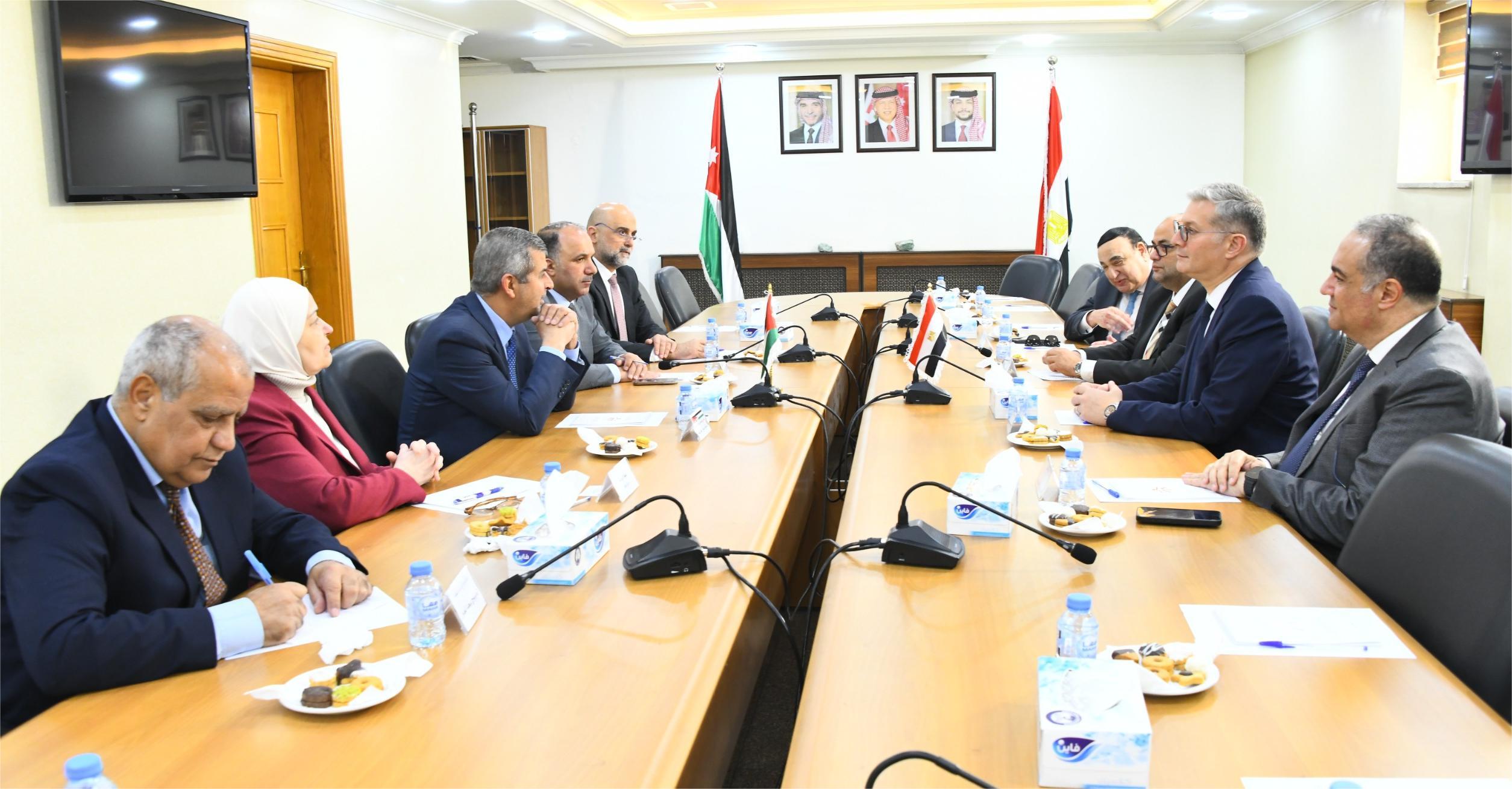 Jordan’s Minister of Energy and Mineral Resources Saleh Kharabsheh and Egypt’s Minister of Petroleum and Mineral Resources Karim Badawi discussed ways to strengthen bilateral cooperation in energy and natural gas. Petra