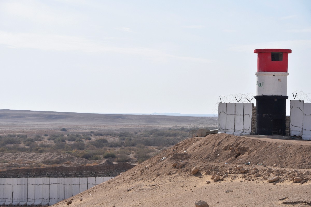A picture taken during a tour organised by Iraq's Hashed al-Shaabi (Popular Mobilisation Forces) shows monitoring points along the Iraqi-Syrian border on December 5, 2024, as Hashd and Iraqi army forces patrol the border amid an Islamist-led rebel offensive in Syria. (File/AFP)