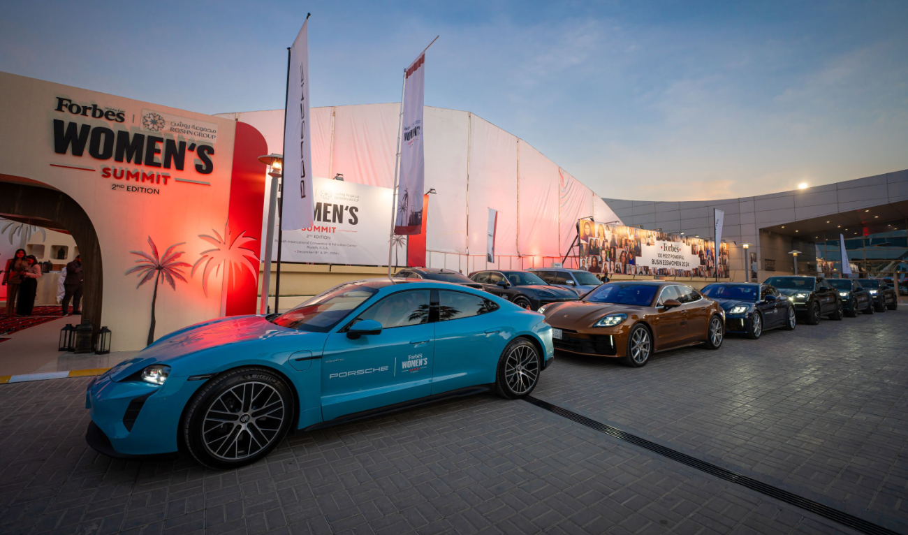 A fleet of 20 Porsche cars was used to chauffeur VIPs and delegates to and from the event.
